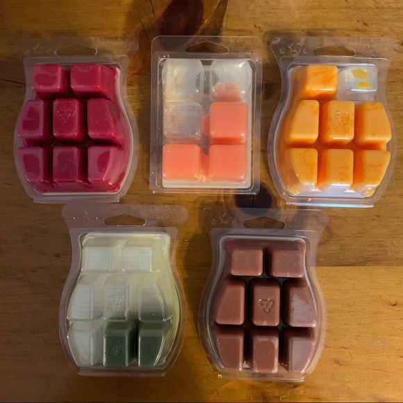 Scentsy Warmer & Scent Melts Bundle - Picture 8 of 8